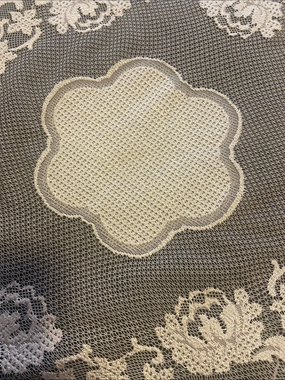 Cream Lace Doily Table Centerpiece - Classic Floral Design